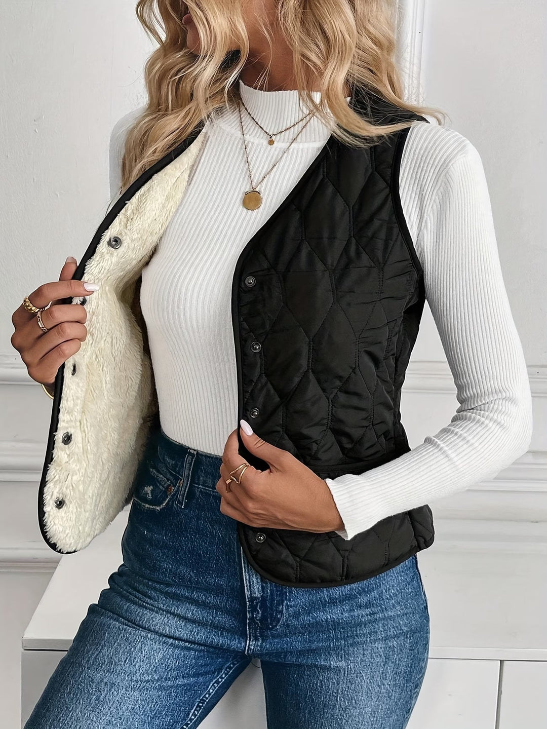 Seraora - Sleeveless Vest With Pockets