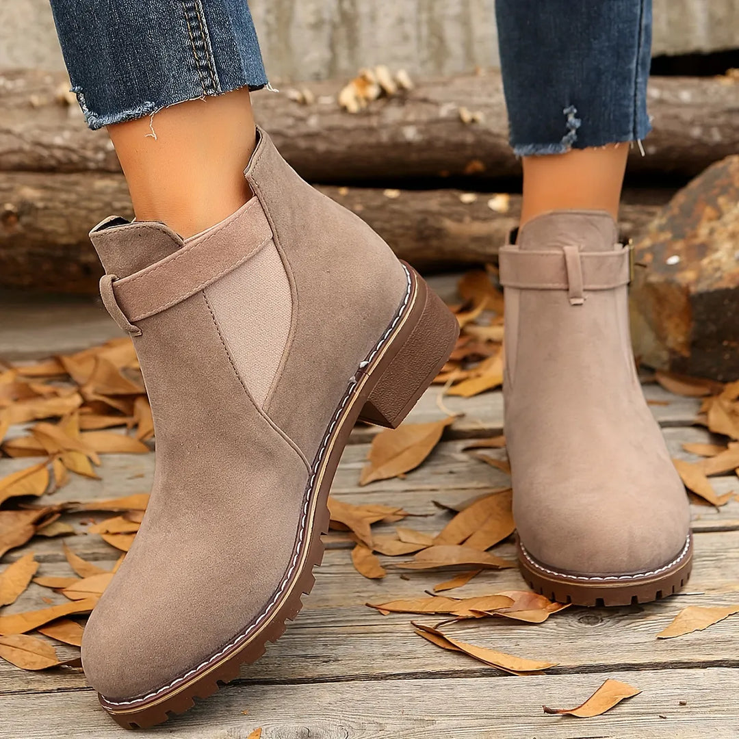 Veloella - Ankle Boots With Buckle Straps