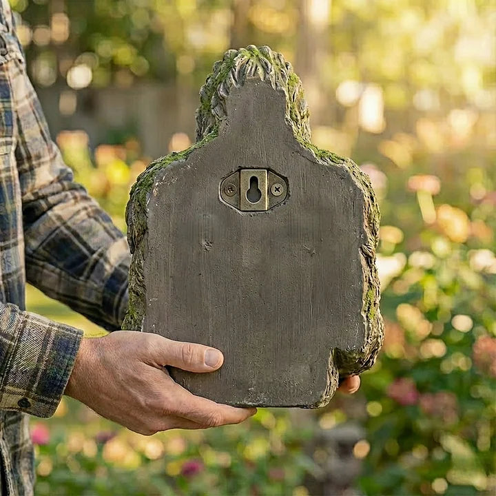 NatureHold - A Tree-Integrated Bird Feeding Sculpture