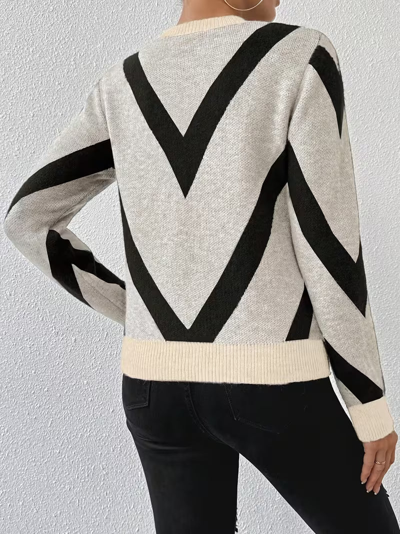 Auraflow - Geometric Pattern Round Neck Sweater