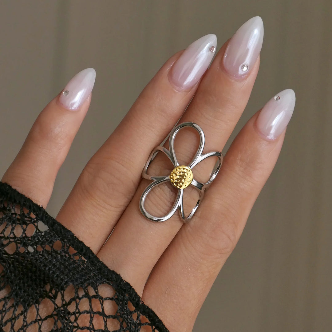 Meloni - Adjustable Daisy Inspired Ring