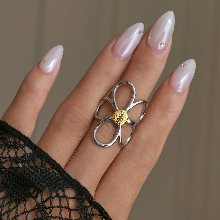Meloni - Adjustable Daisy Inspired Ring