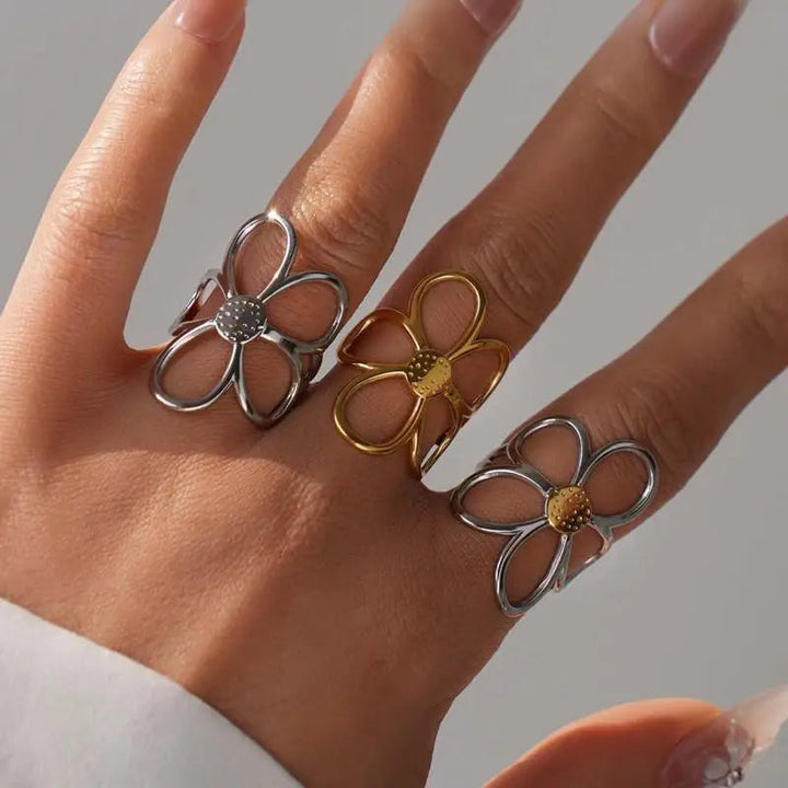 Meloni - Adjustable Daisy Inspired Ring